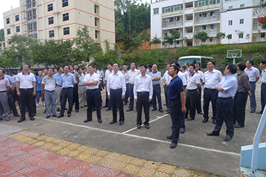 南平市市委書記裴金佳、市長林寶金率市委市政府全部領(lǐng)導(dǎo)及各市縣主要領(lǐng)導(dǎo)一行蒞臨我公司視察指導(dǎo)